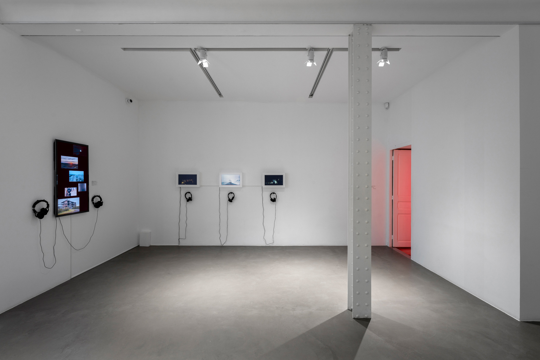 Marta Skoczeń Skoczen group show Paris Galerie Filles du Calvaire projections Clement Cogitore